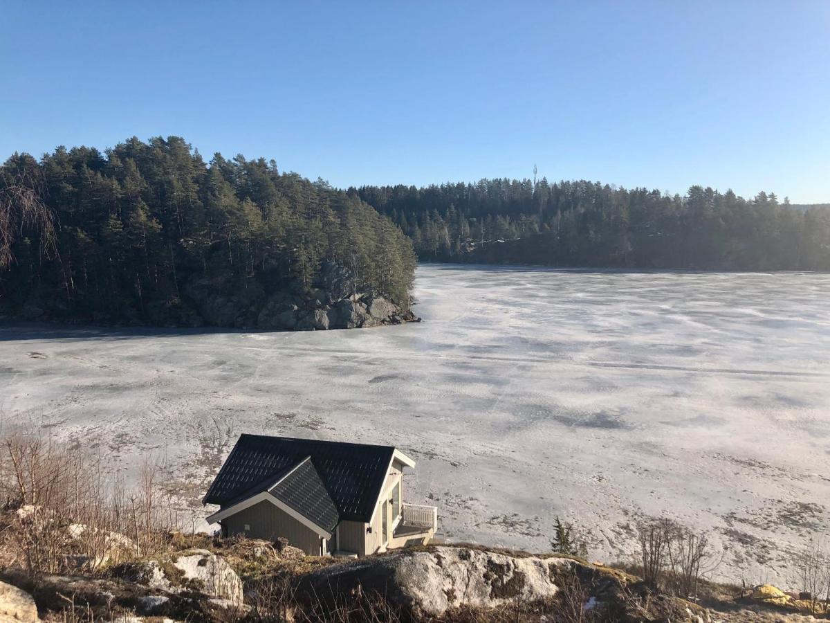 Lyseren Waterfront Cabin Omberg Exterior photo
